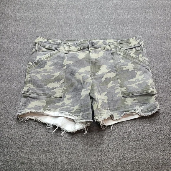 Kut from the Kloth Alice Shorts Womens 14 Green Excellent Camo Raw Hem Utility - Picture 1 of 7